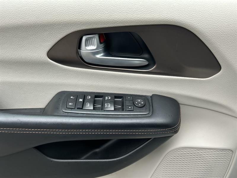 chrysler Pacifica 2017 - 21
