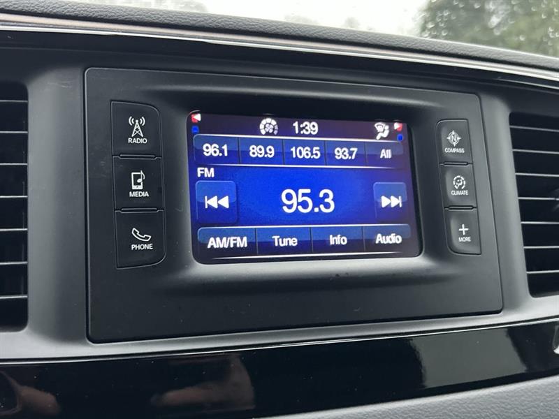 chrysler Pacifica 2017 - 24
