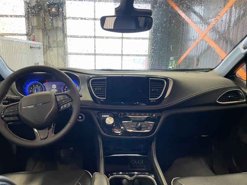 chrysler Pacifica 2024 - 13