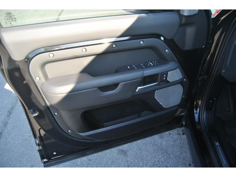 2023 Land Rover Defender - Image 13