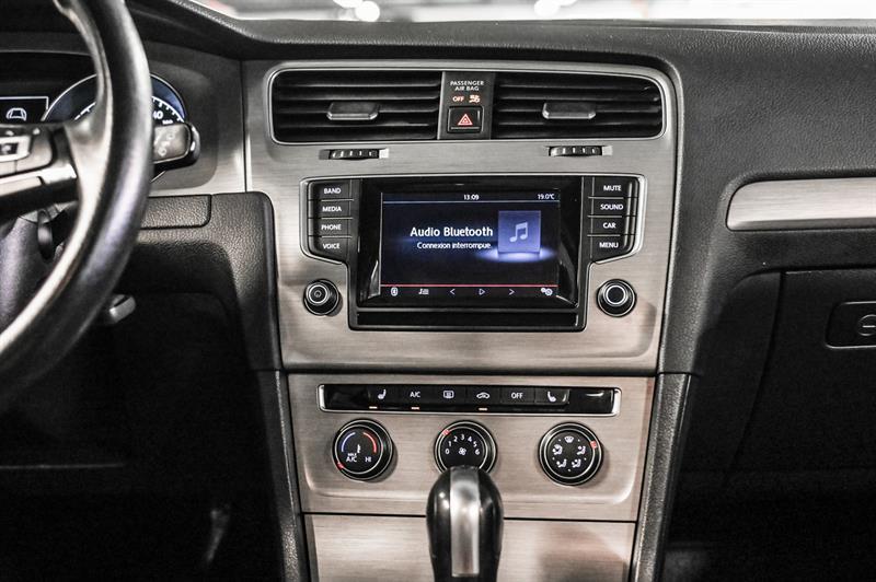 2015 Volkswagen Golf - Image 25