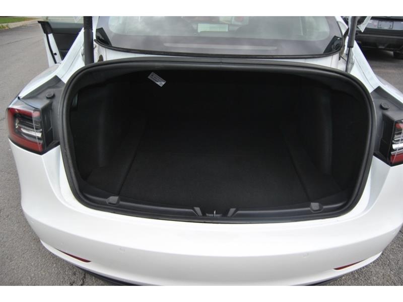 tesla Model 3 2022 - 11