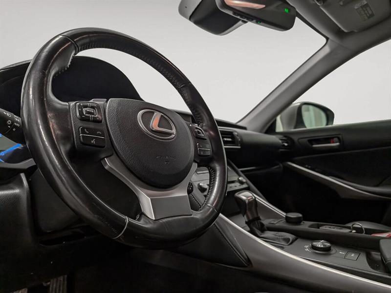 lexus IS 300 2017 - 6