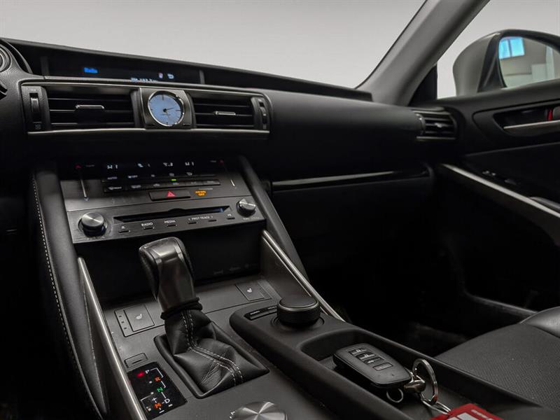 lexus IS 300 2017 - 10
