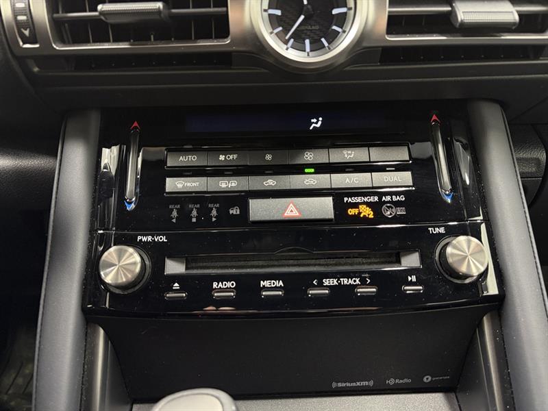 lexus IS 2021 - 28