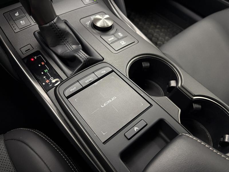 lexus IS 2021 - 30