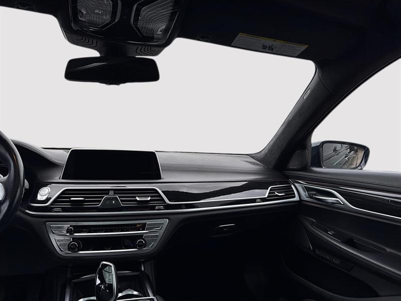 bmw 7 Series 2018 - 33