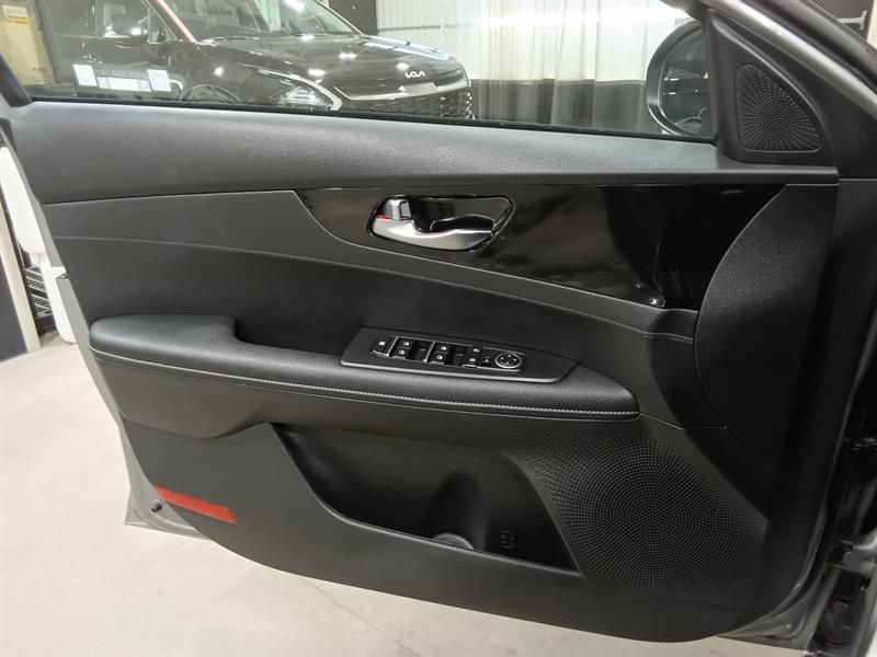 kia Forte 2023 - 17