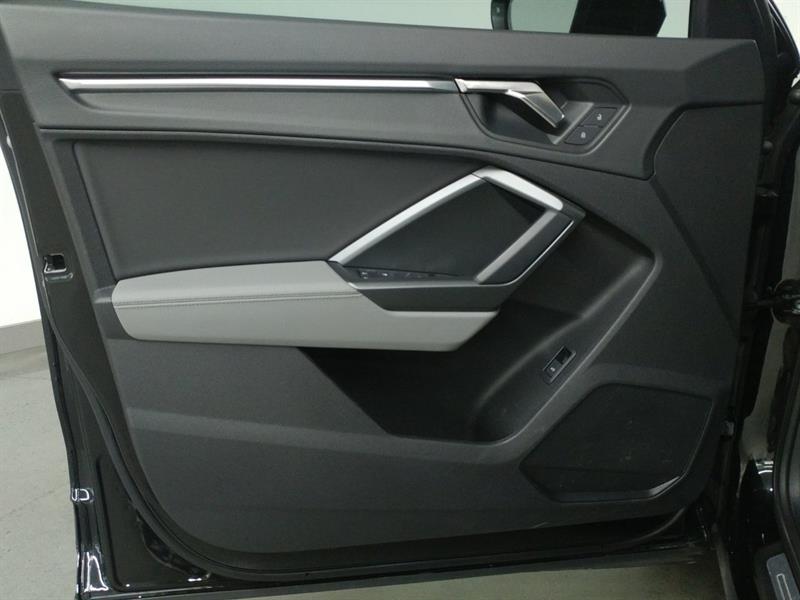 audi Q3 2022 - 12