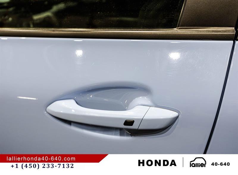 2022 Hyundai Veloster - Image 11