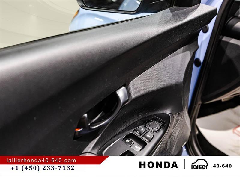 2022 Hyundai Veloster - Image 12