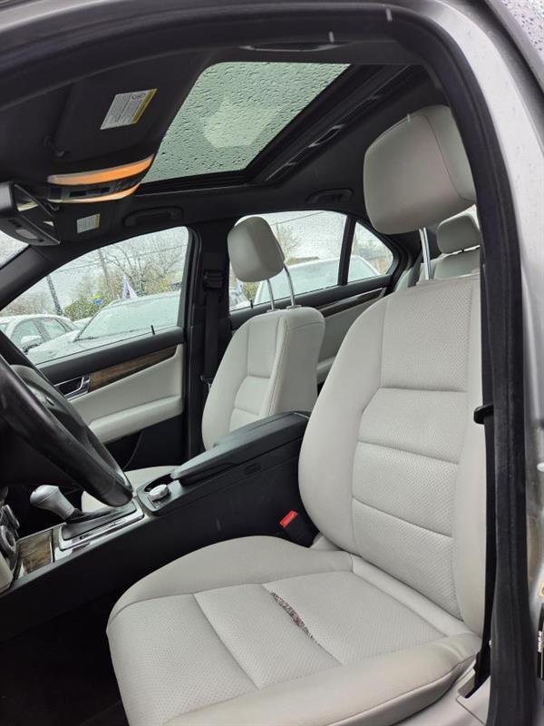 2010 Mercedes-Benz C-Class - Image 16