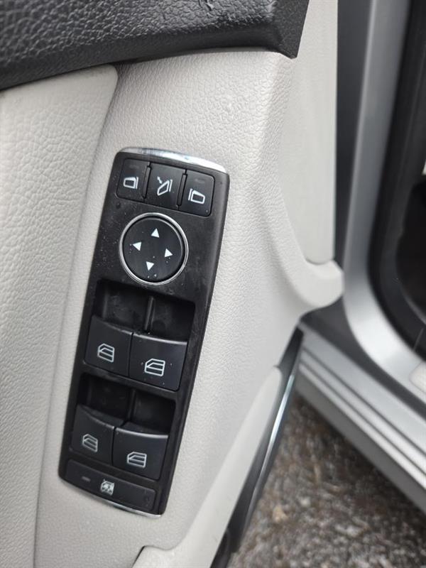 2010 Mercedes-Benz C-Class - Image 17
