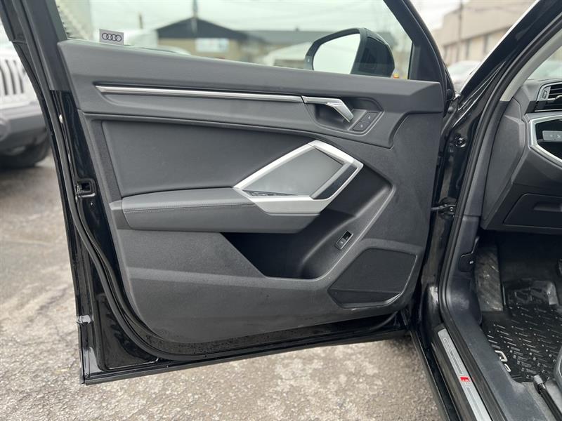 audi Q3 2022 - 12
