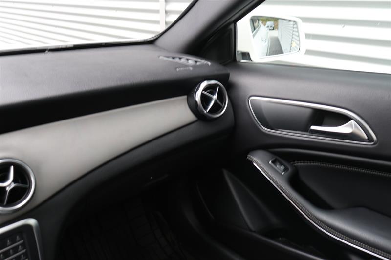mercedes-benz GLA 2020 - 17