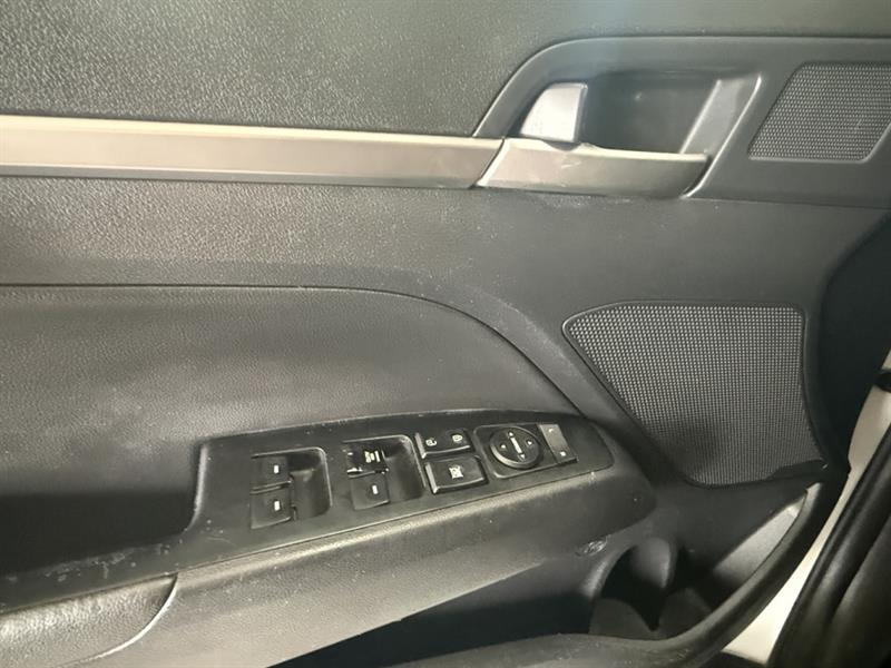 hyundai Elantra 2019 - 12