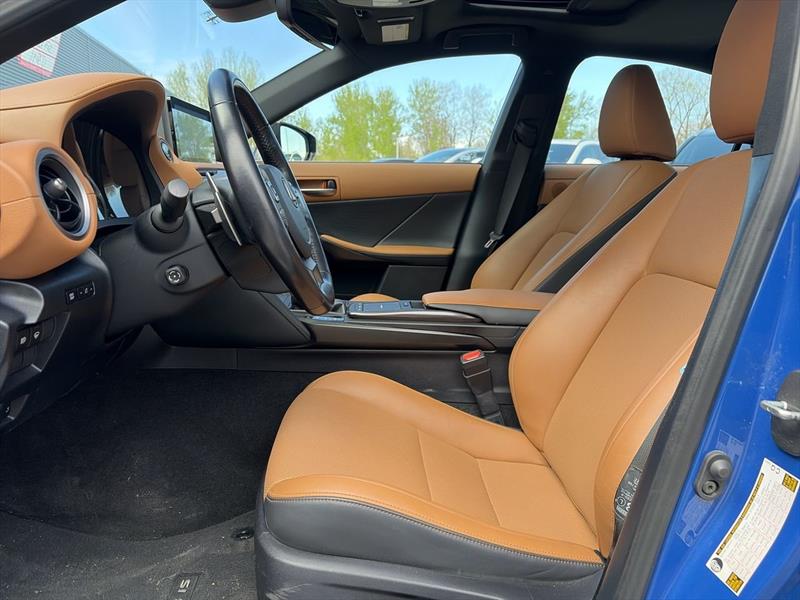 lexus IS 2022 - 19