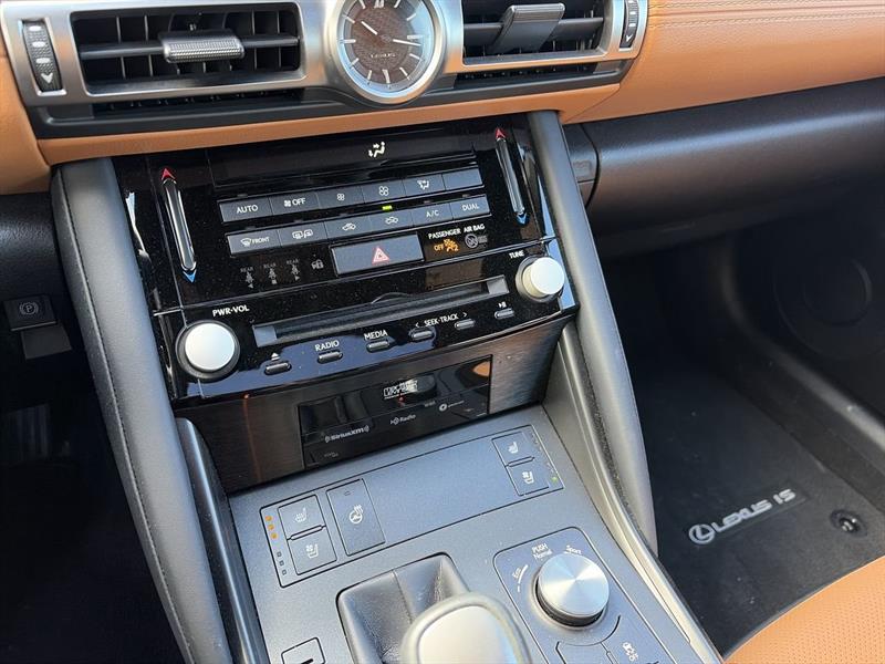 lexus IS 2022 - 27
