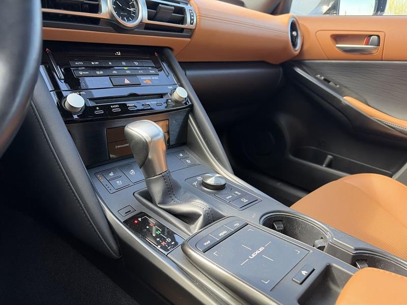 lexus IS 2022 - 28