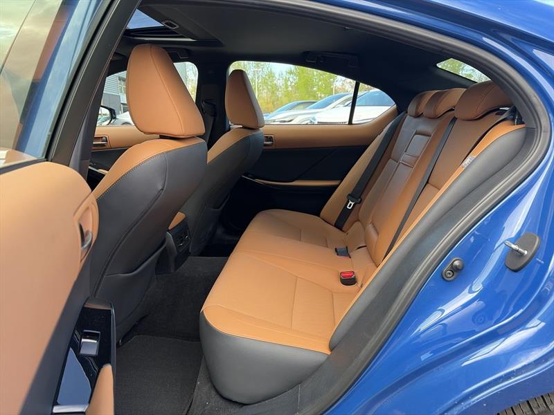 lexus IS 2022 - 31