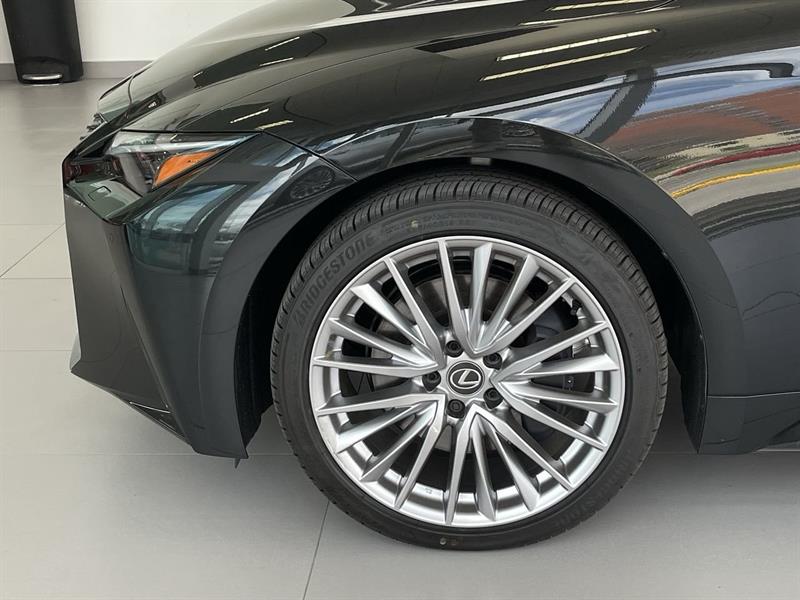 lexus IS 300 2023 - 18