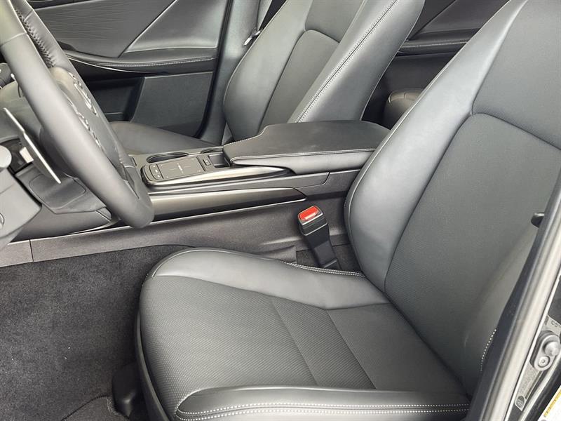 lexus IS 300 2023 - 19