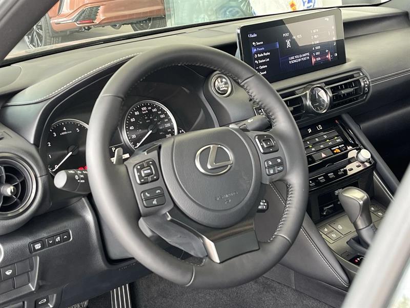 lexus IS 300 2023 - 22