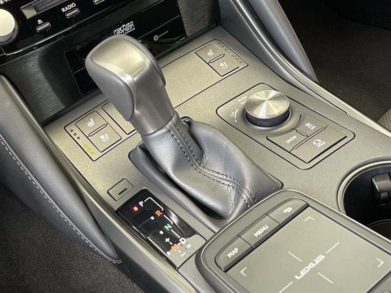 lexus IS 300 2023 - 28