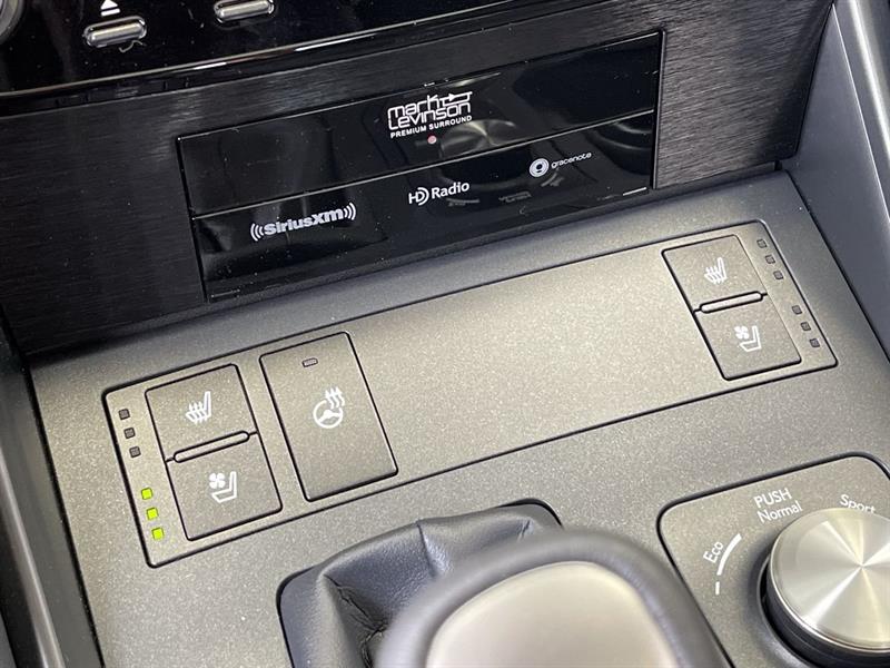 lexus IS 300 2023 - 29