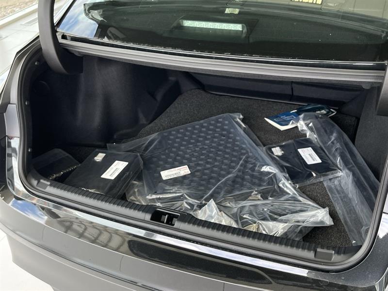 lexus IS 300 2023 - 32