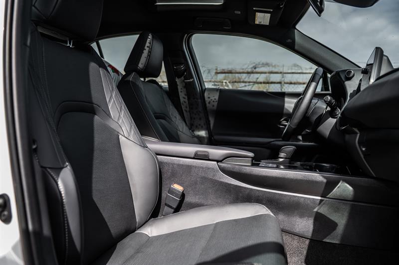 lexus UX 2025 - 30