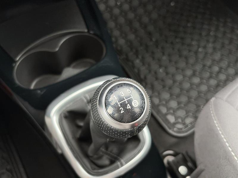 toyota Yaris Hatchback 2018 - 22
