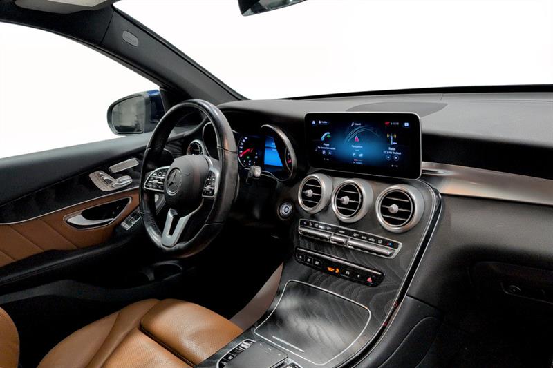 mercedes-benz GLC300 2022 - 8