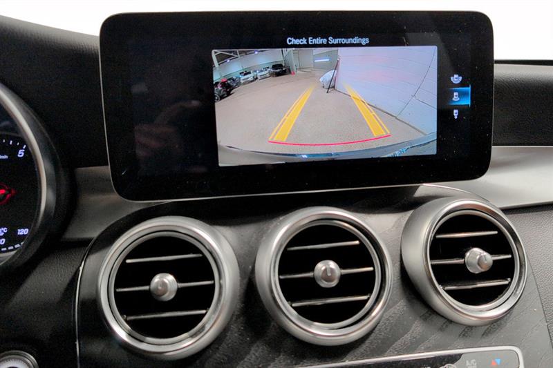 mercedes-benz GLC300 2022 - 9
