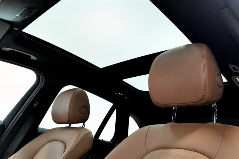 mercedes-benz GLC300 2022 - 11