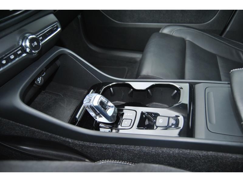 volvo XC40 2023 - 24