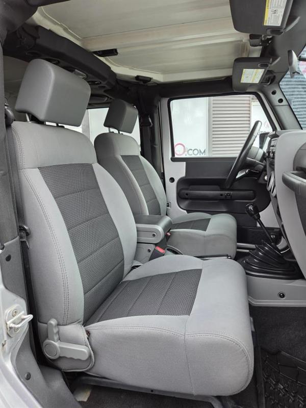 2010 Jeep Wrangler - Image 11