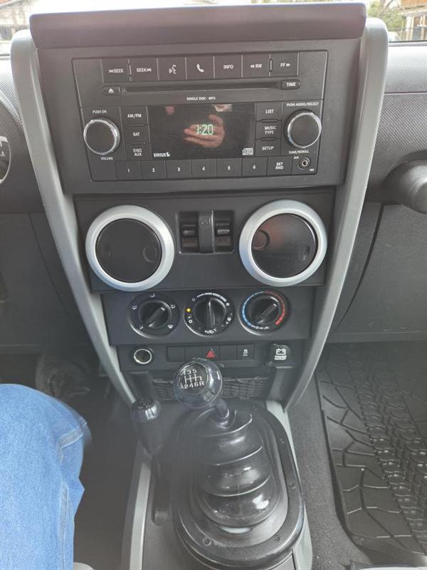2010 Jeep Wrangler - Image 16
