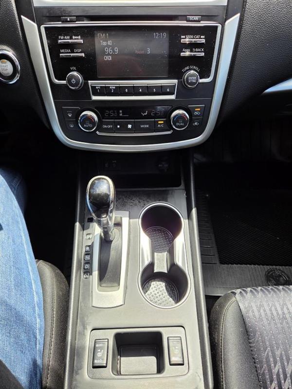 2016 Nissan Altima - Image 21