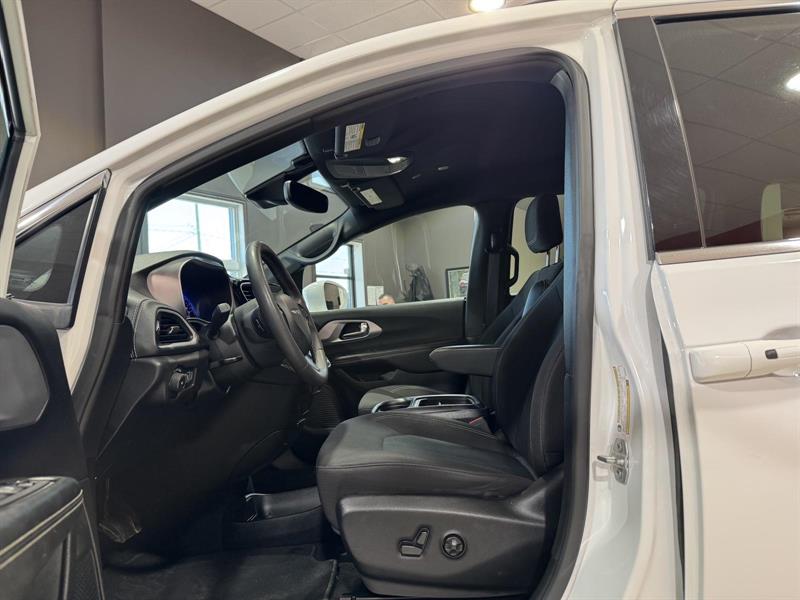 chrysler Pacifica 2022 - 18