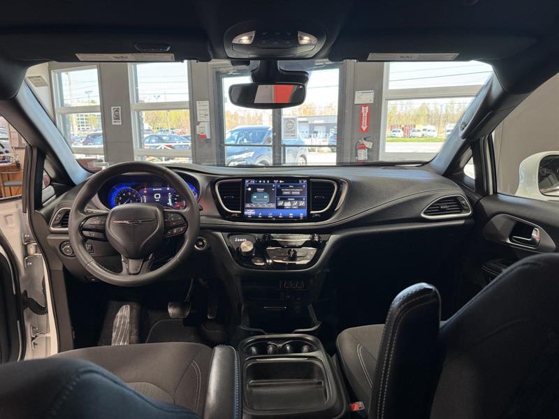 chrysler Pacifica 2022 - 30