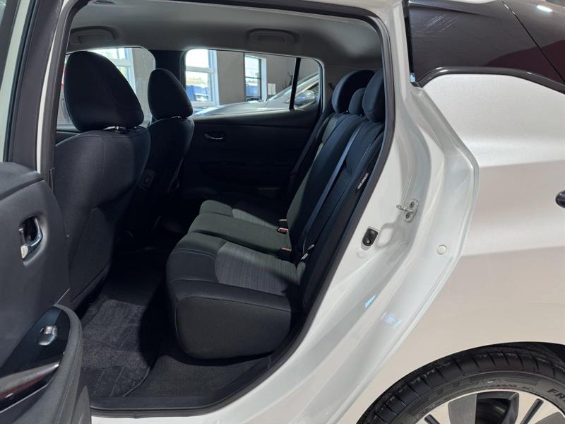 nissan LEAF 2022 - 13