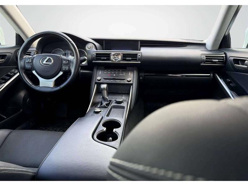 lexus IS 2019 - 11