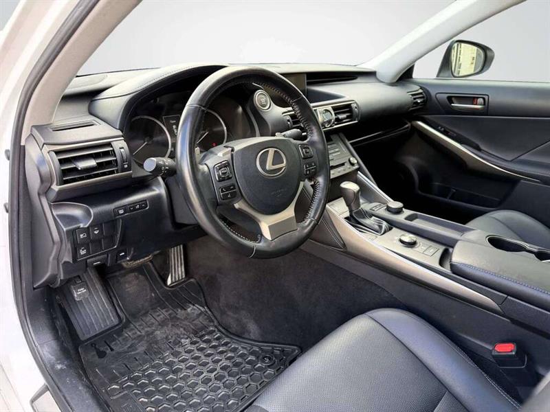 lexus IS 2019 - 12