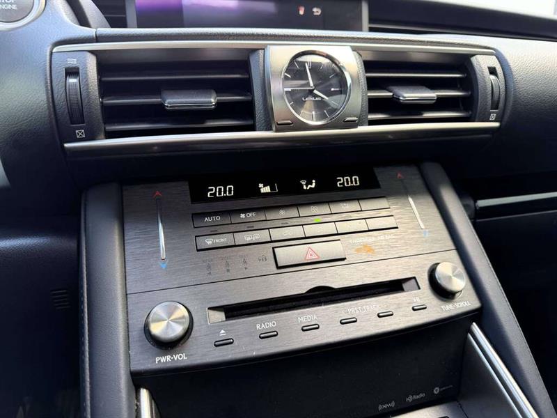 lexus IS 2019 - 24