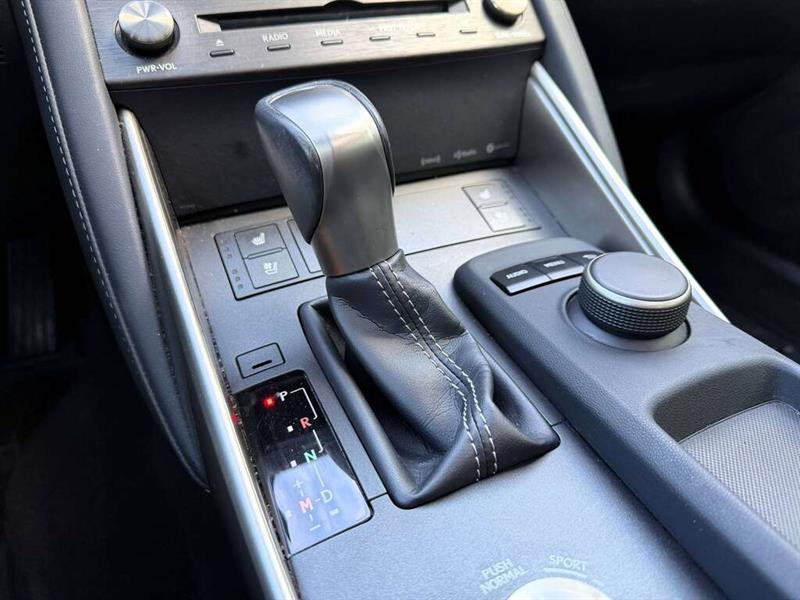 lexus IS 2019 - 26