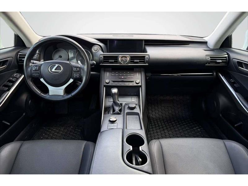 lexus IS 2019 - 29