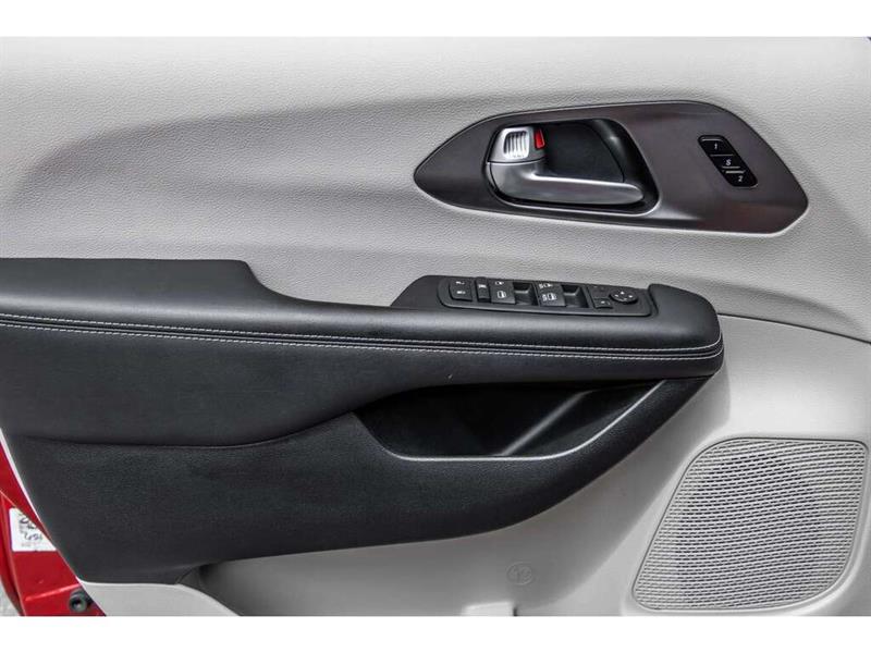 chrysler Pacifica 2024 - 13
