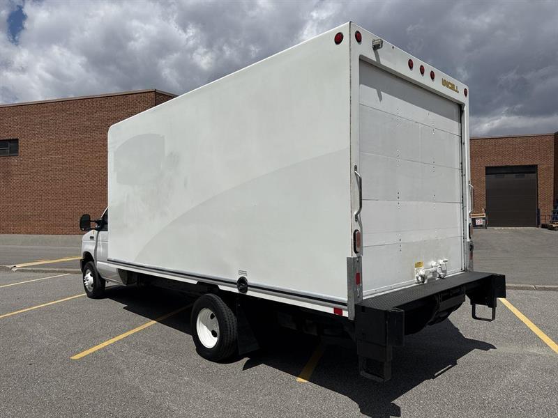 ford E-450 Cutaway 2019 - 23