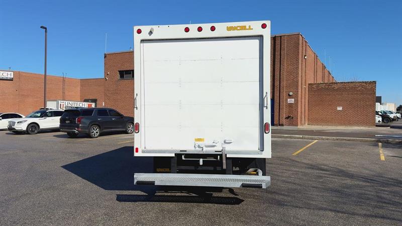 gmc Savana Cutaway 2019 - 8